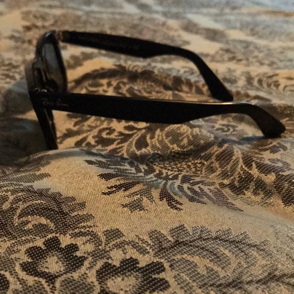 Ray-Ban Wayfarer’s - Picture 3 of 4